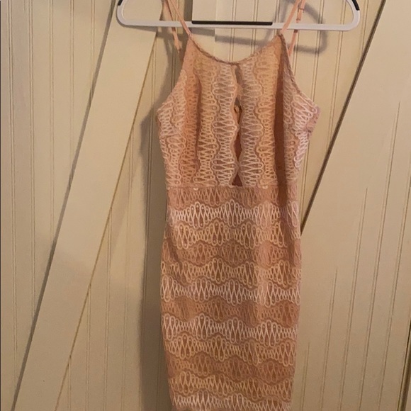 Storia Dresses & Skirts - Storia Gorgeous little peach dress